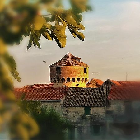 Dida Roko, rustikalni apartman s terasom Kaštela Exteriör bild