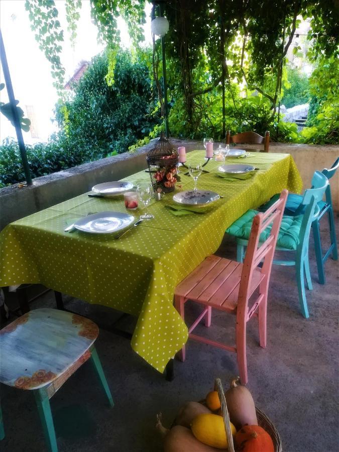 Dida Roko, rustikalni apartman s terasom Kaštela Exteriör bild