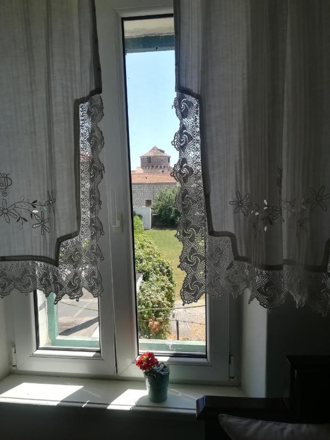 Dida Roko, rustikalni apartman s terasom Kaštela Exteriör bild