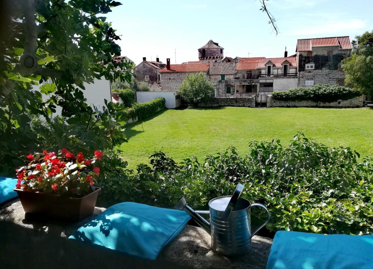 Dida Roko, rustikalni apartman s terasom Kaštela Exteriör bild