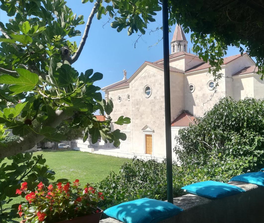 Dida Roko, rustikalni apartman s terasom Kaštela Exteriör bild