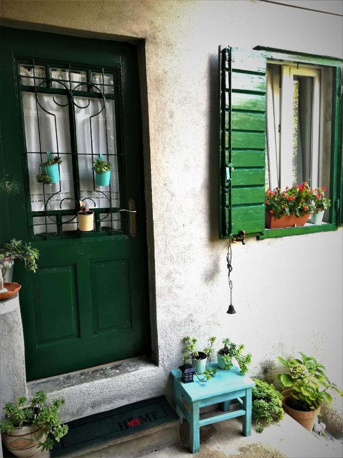 Dida Roko, rustikalni apartman s terasom Kaštela Exteriör bild