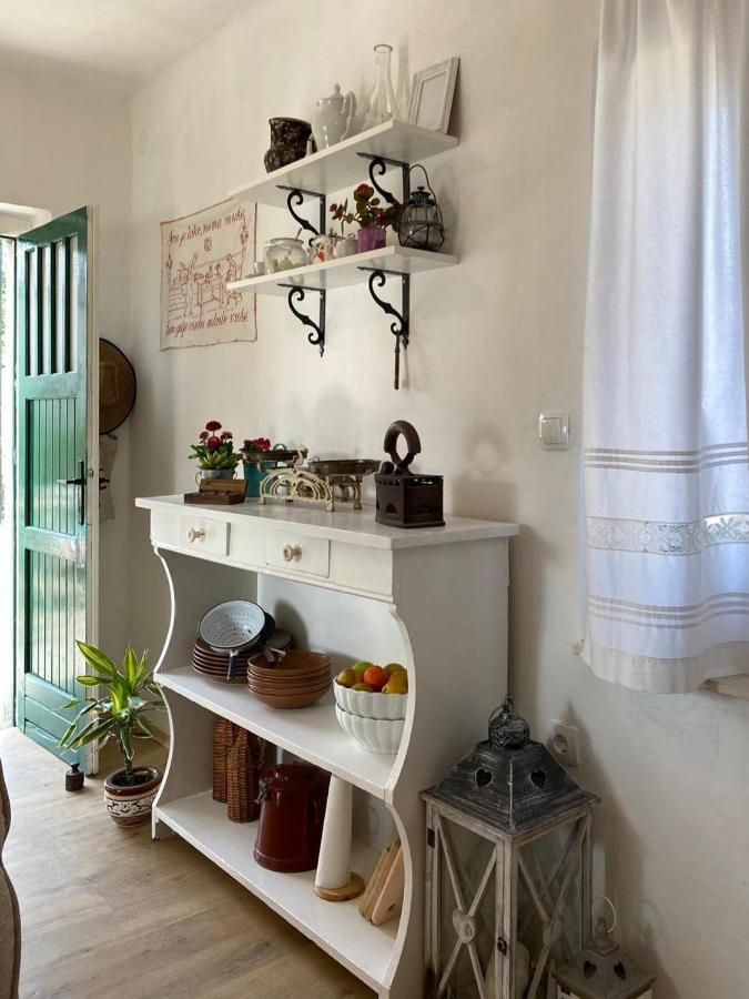 Dida Roko, rustikalni apartman s terasom Kaštela Exteriör bild