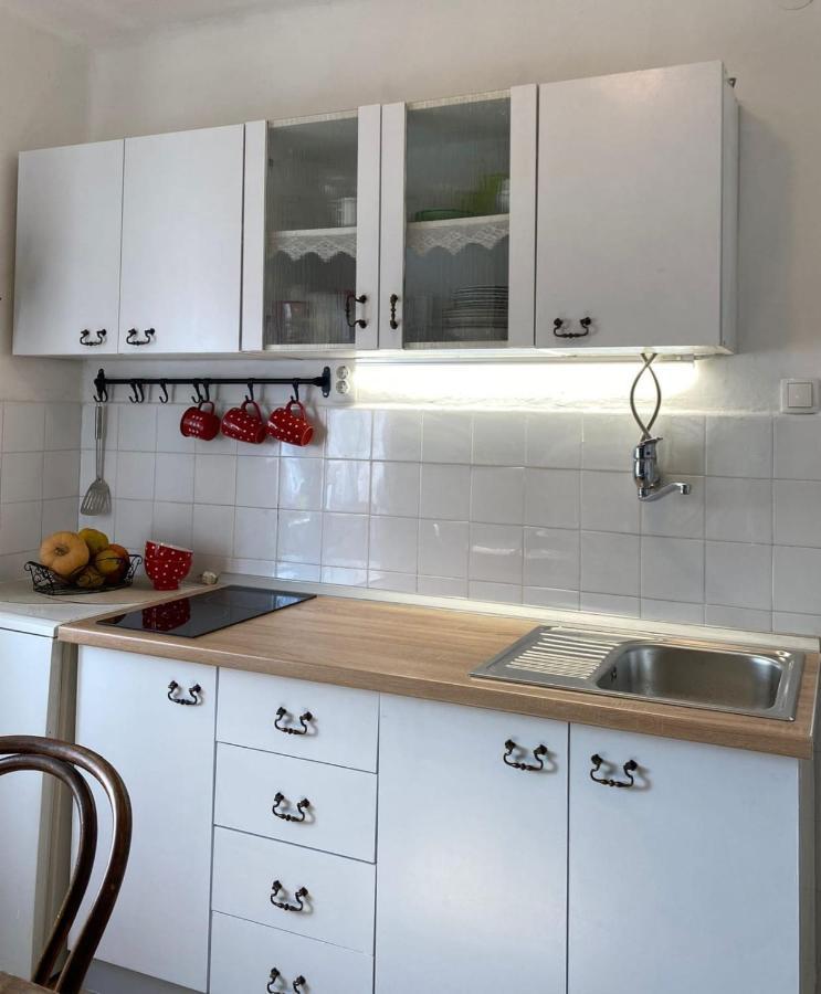 Dida Roko, rustikalni apartman s terasom Kaštela Exteriör bild