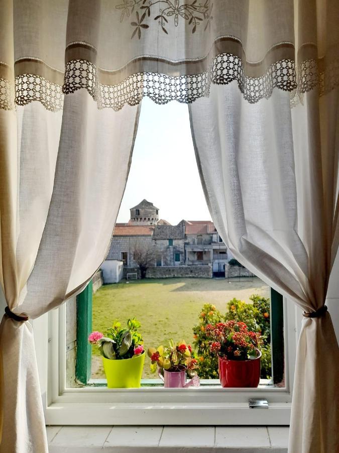 Dida Roko, rustikalni apartman s terasom Kaštela Exteriör bild