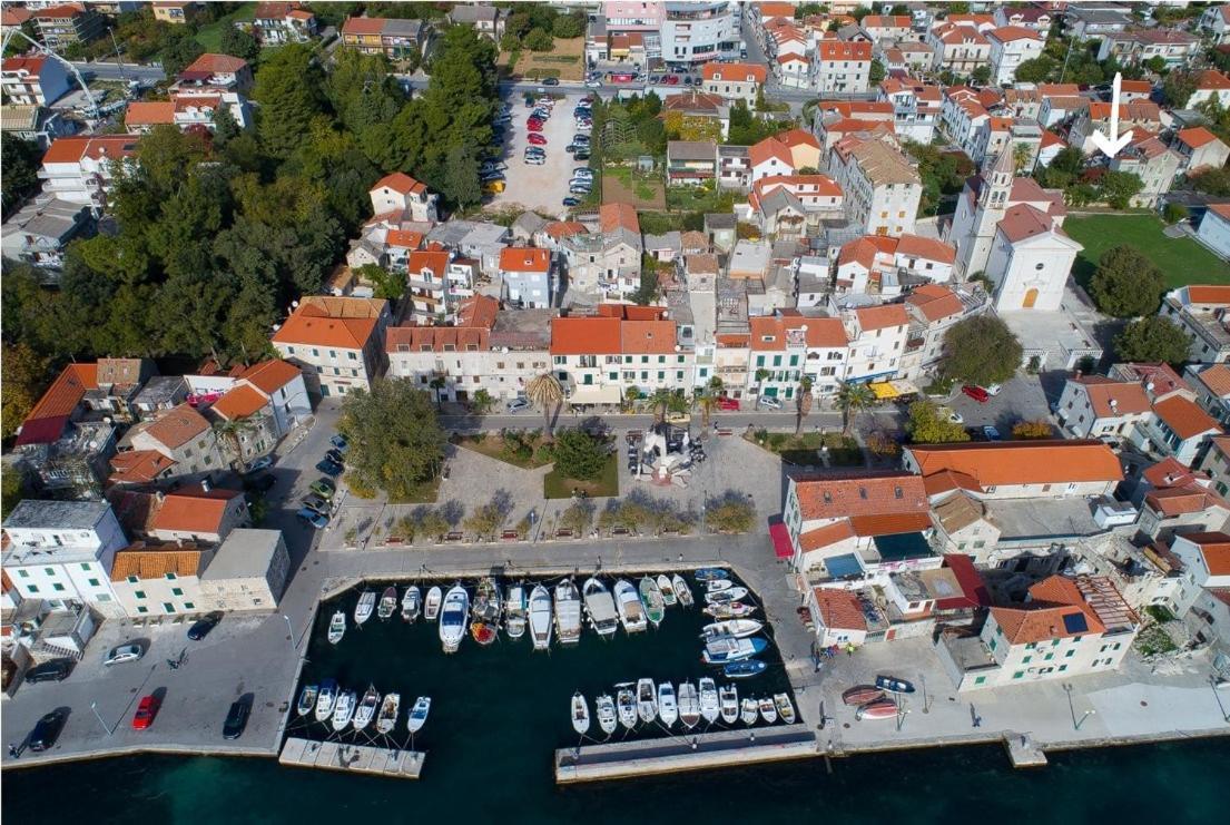Dida Roko, rustikalni apartman s terasom Kaštela Exteriör bild