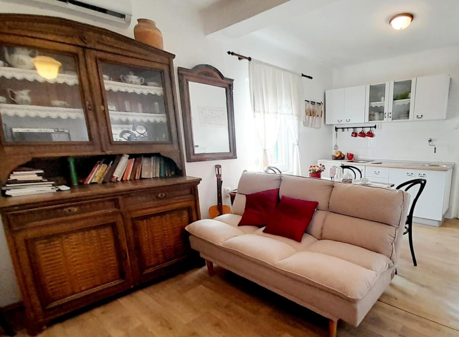 Dida Roko, rustikalni apartman s terasom Kaštela Exteriör bild